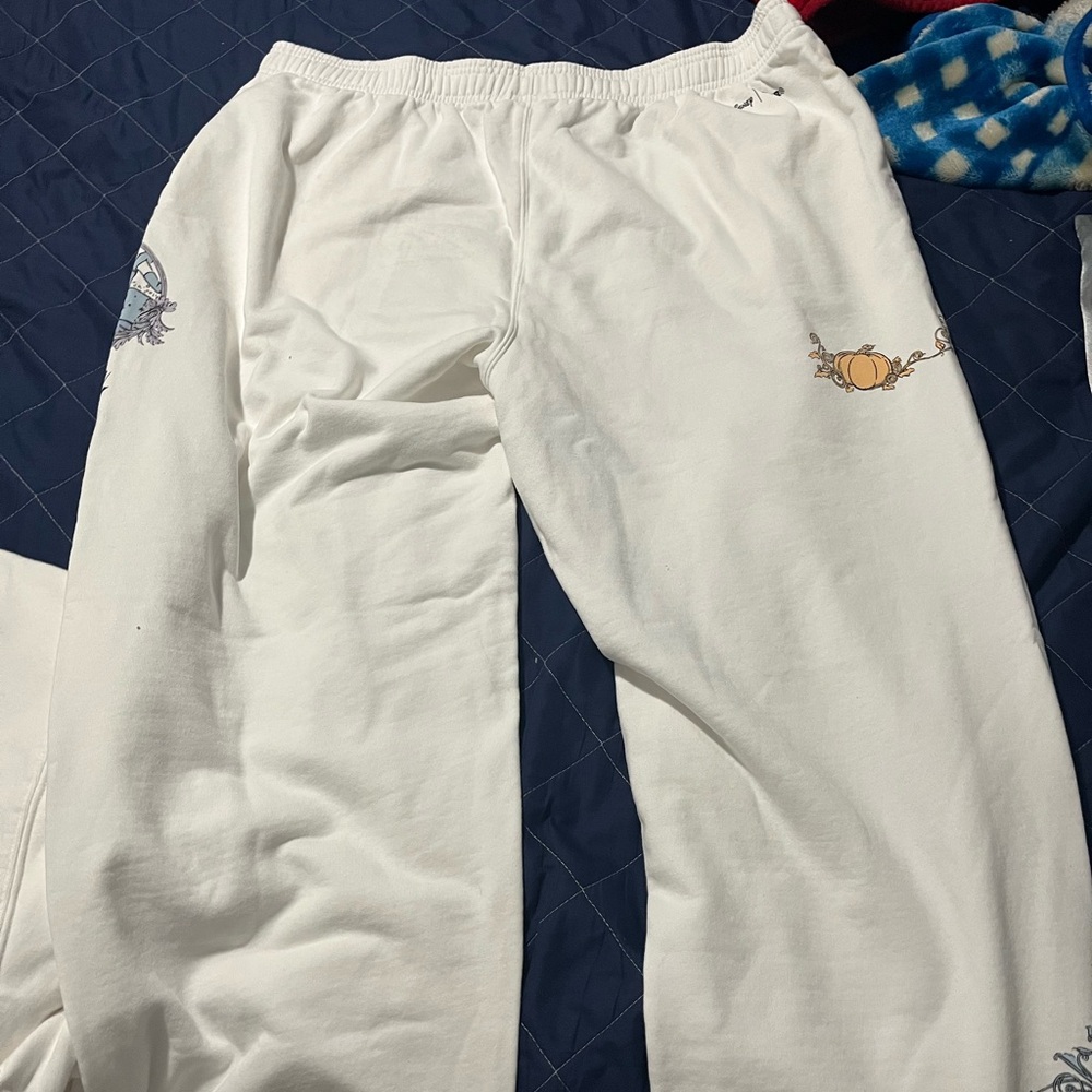 Samii Ryan Disney Cinderella Icons Women's Crewneck and sweatpants Set - Picture 4 of 6